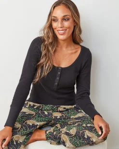 Cozy Henley in Cat Eye