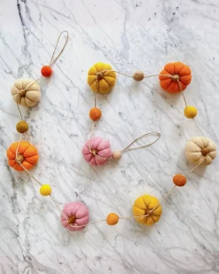 Felt Pumpkin Garland in Orange Combo
