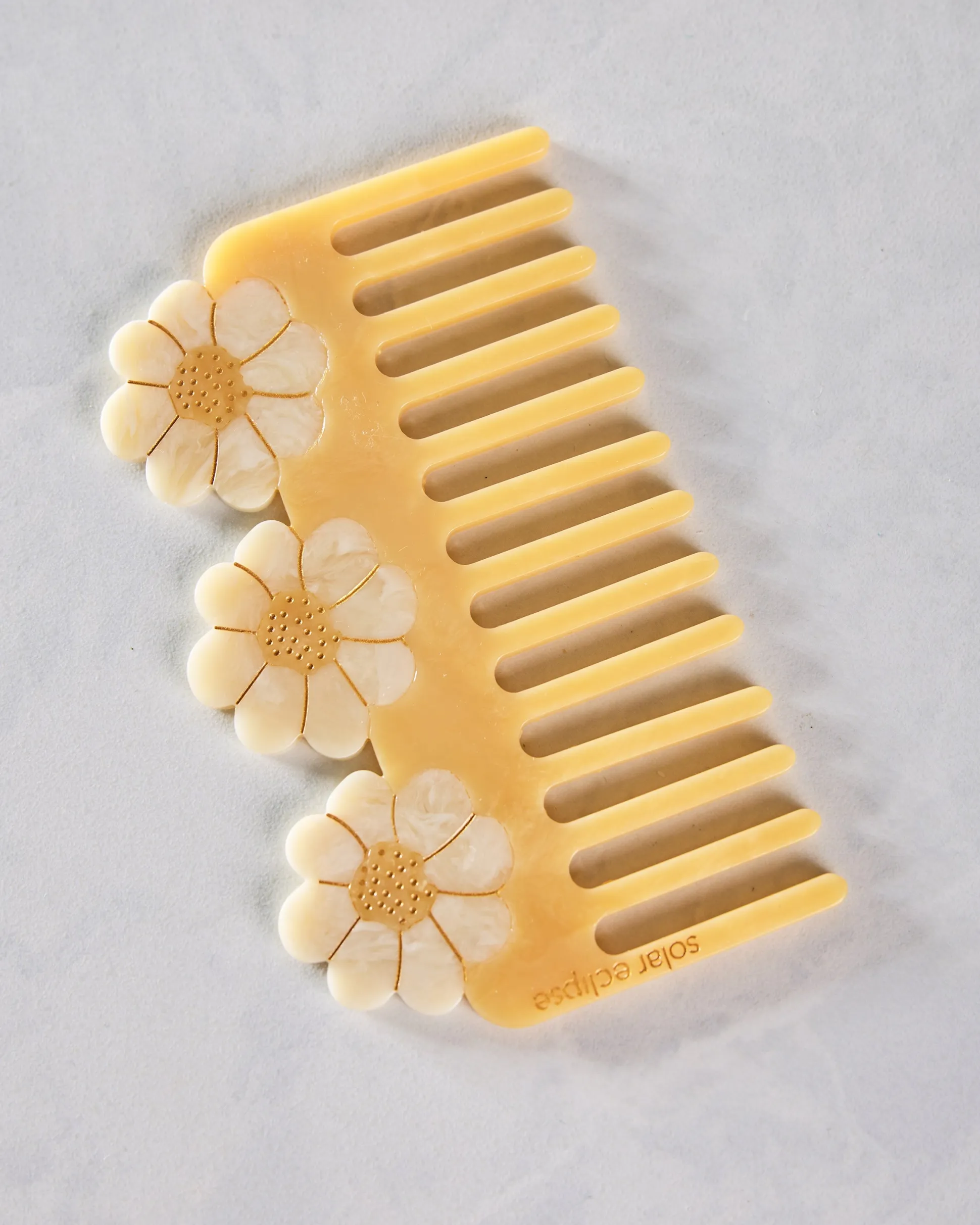 Hand Painted Vintage Daisy Detangling Wide Tooth Comb in Yellow