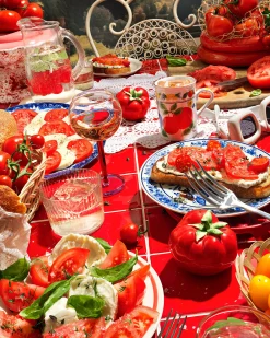 1000 Piece Puzzle in Tomato Tomahto