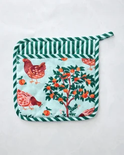 Pot Holder in Hen House