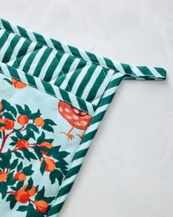 Pot Holder in Hen House