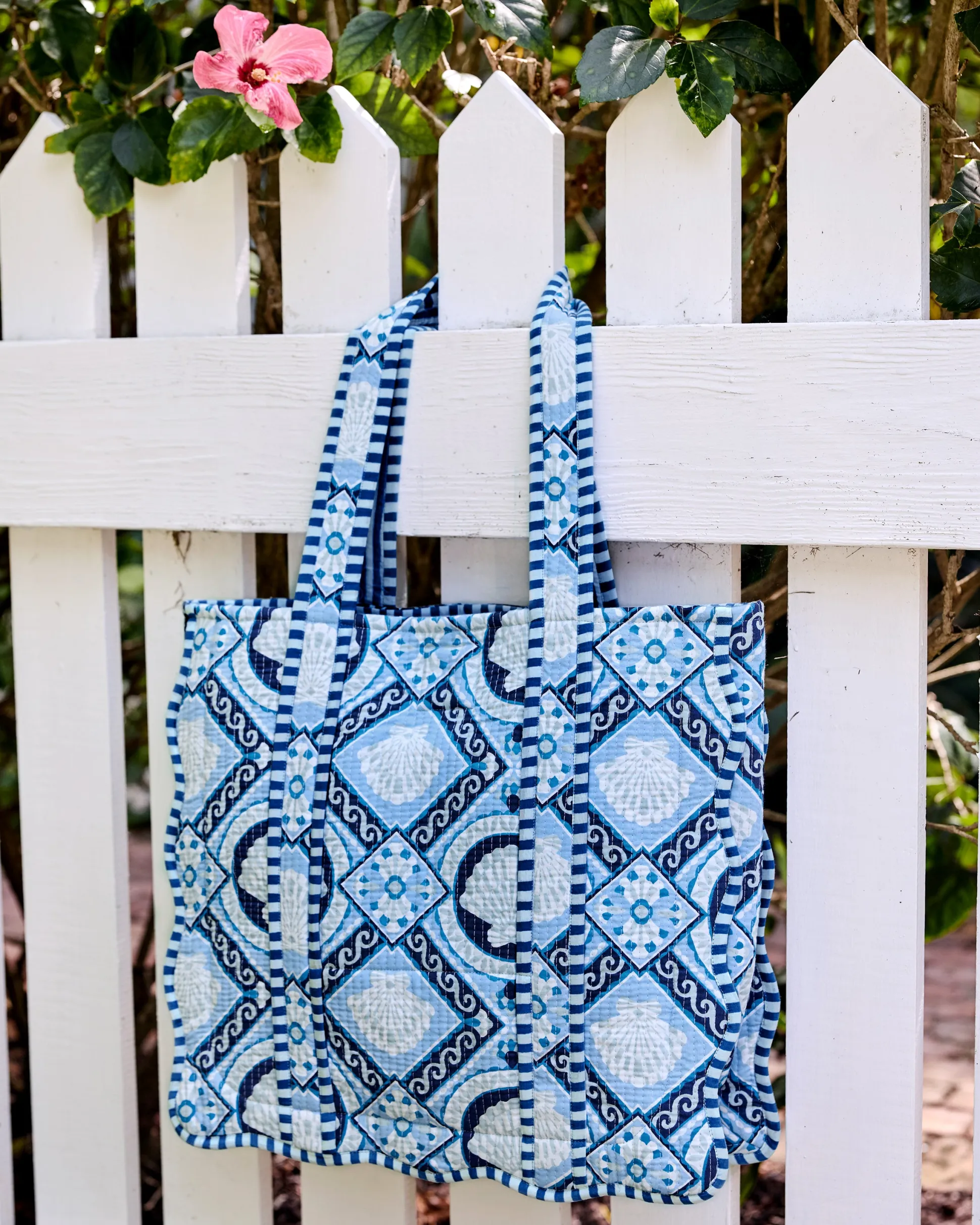 Scalloped Tote Bag in Tide & Tile