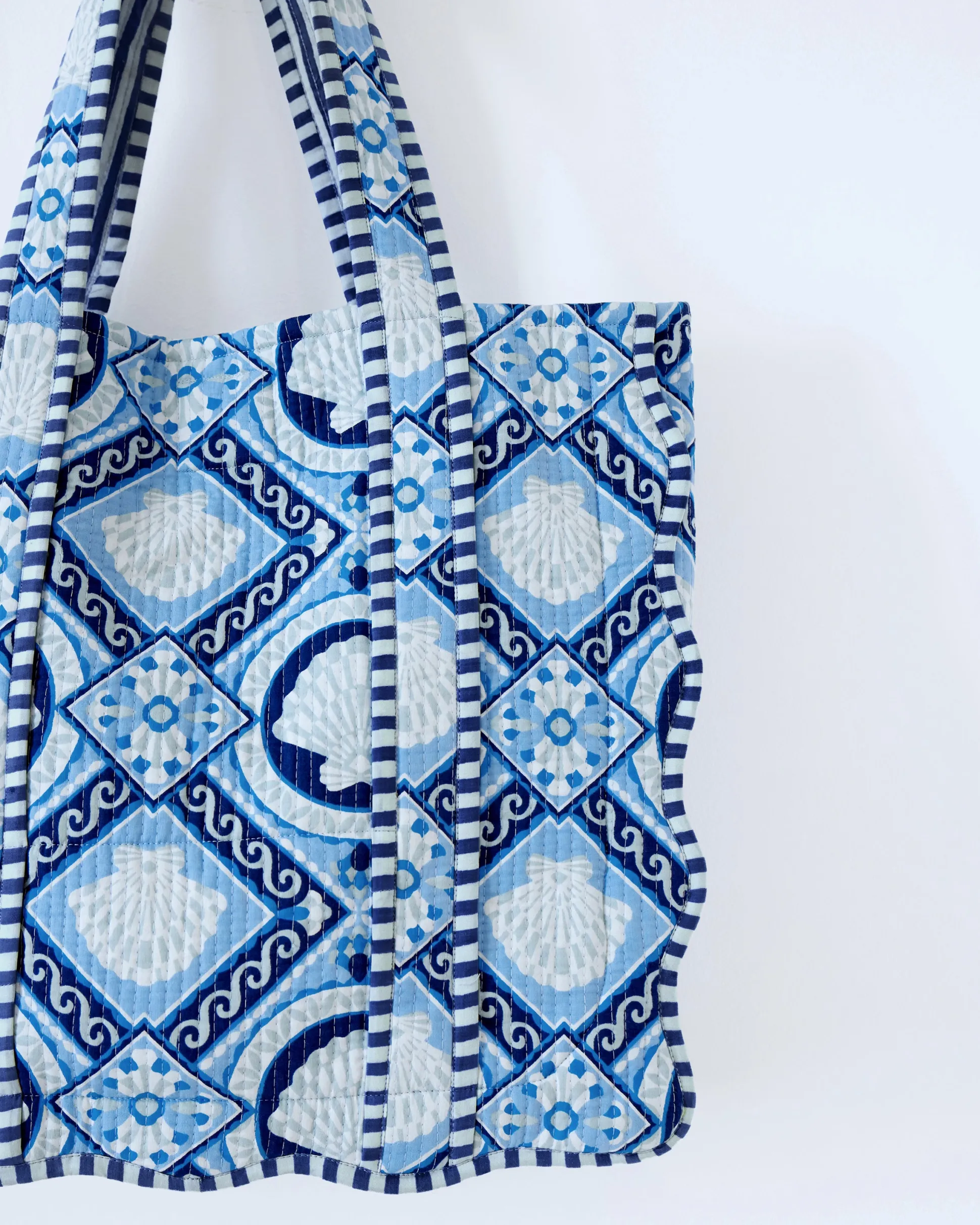 Scalloped Tote Bag in Tide & Tile