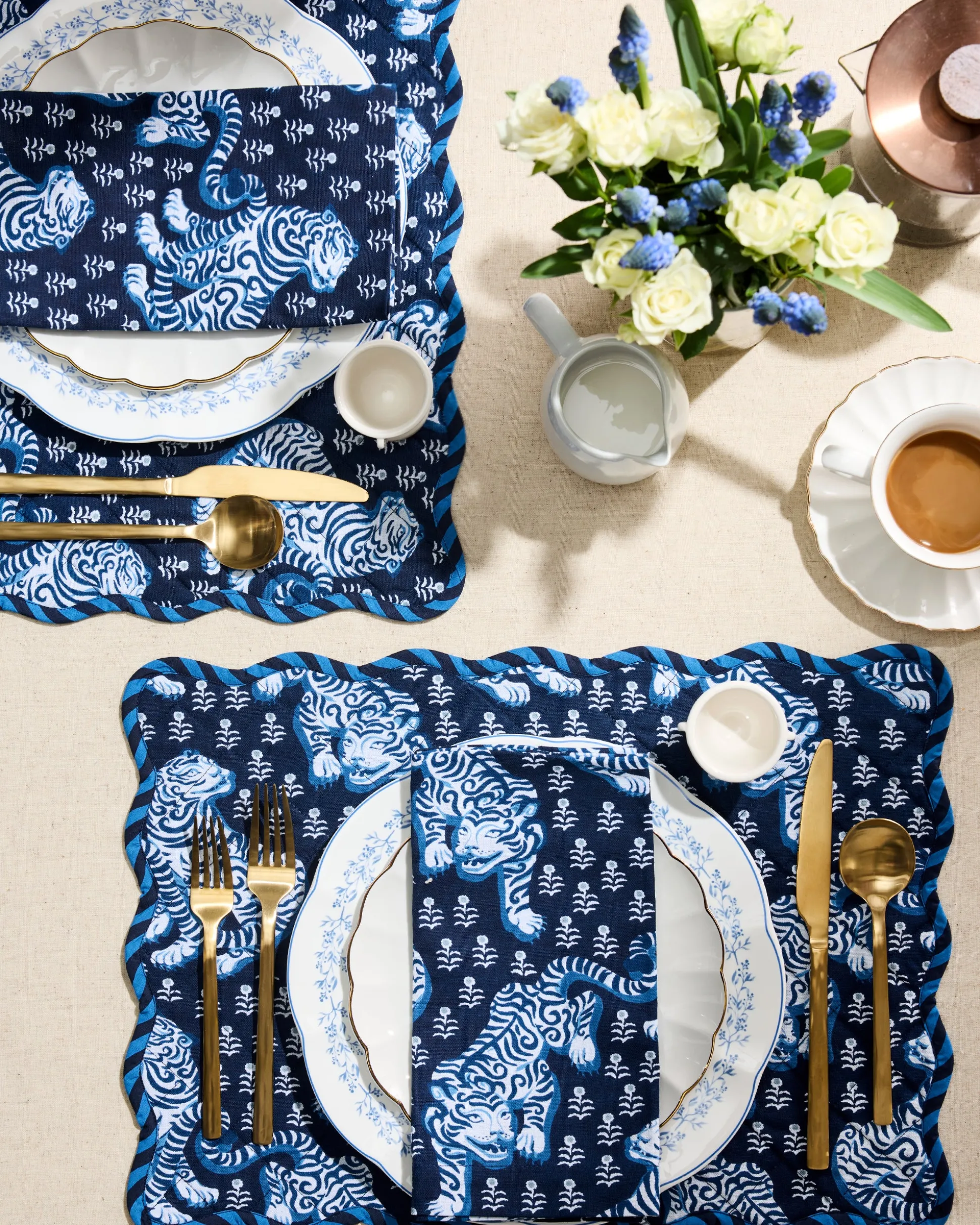 Set of 4 Napkins in Tiger Queen
