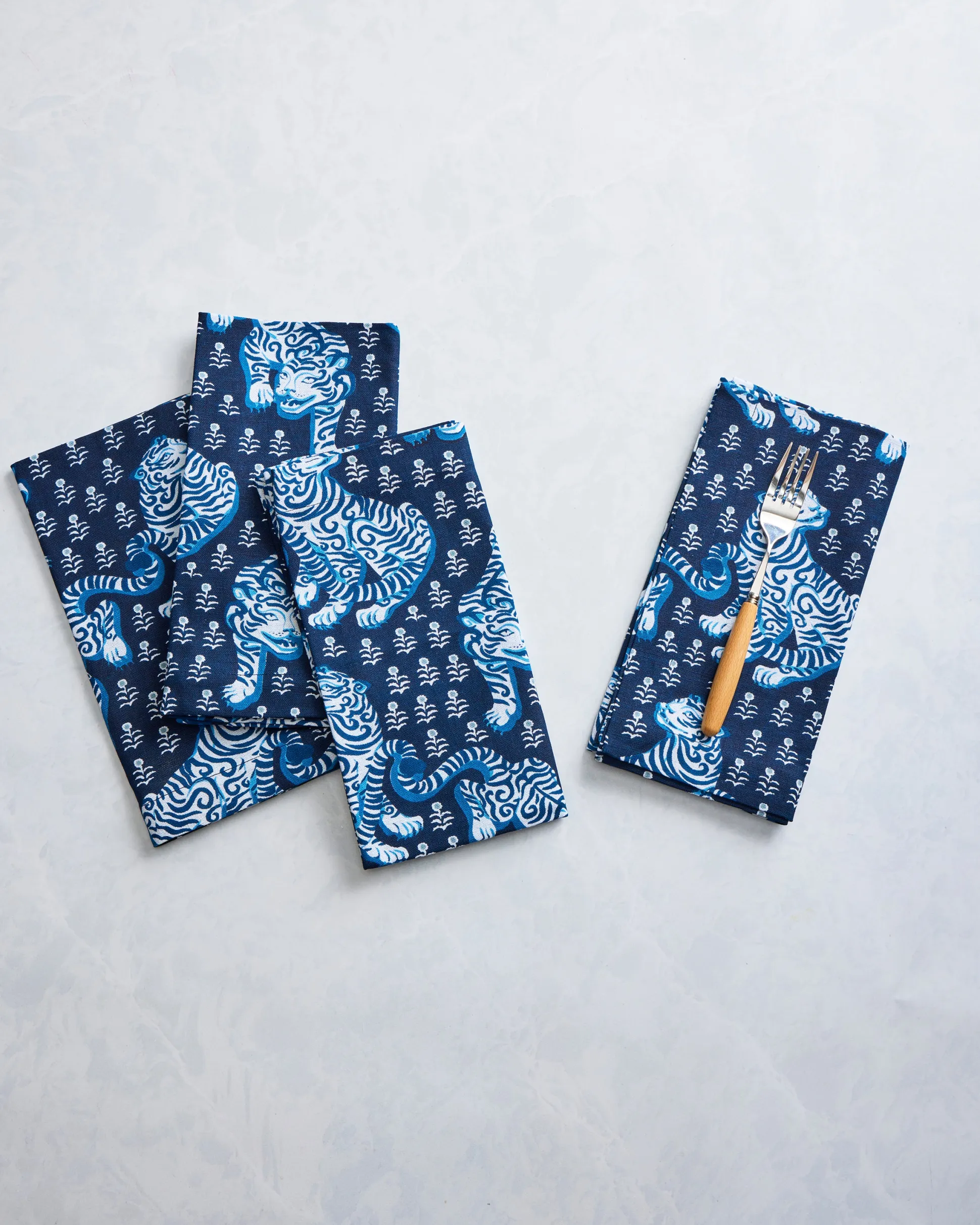 Set of 4 Napkins in Tiger Queen