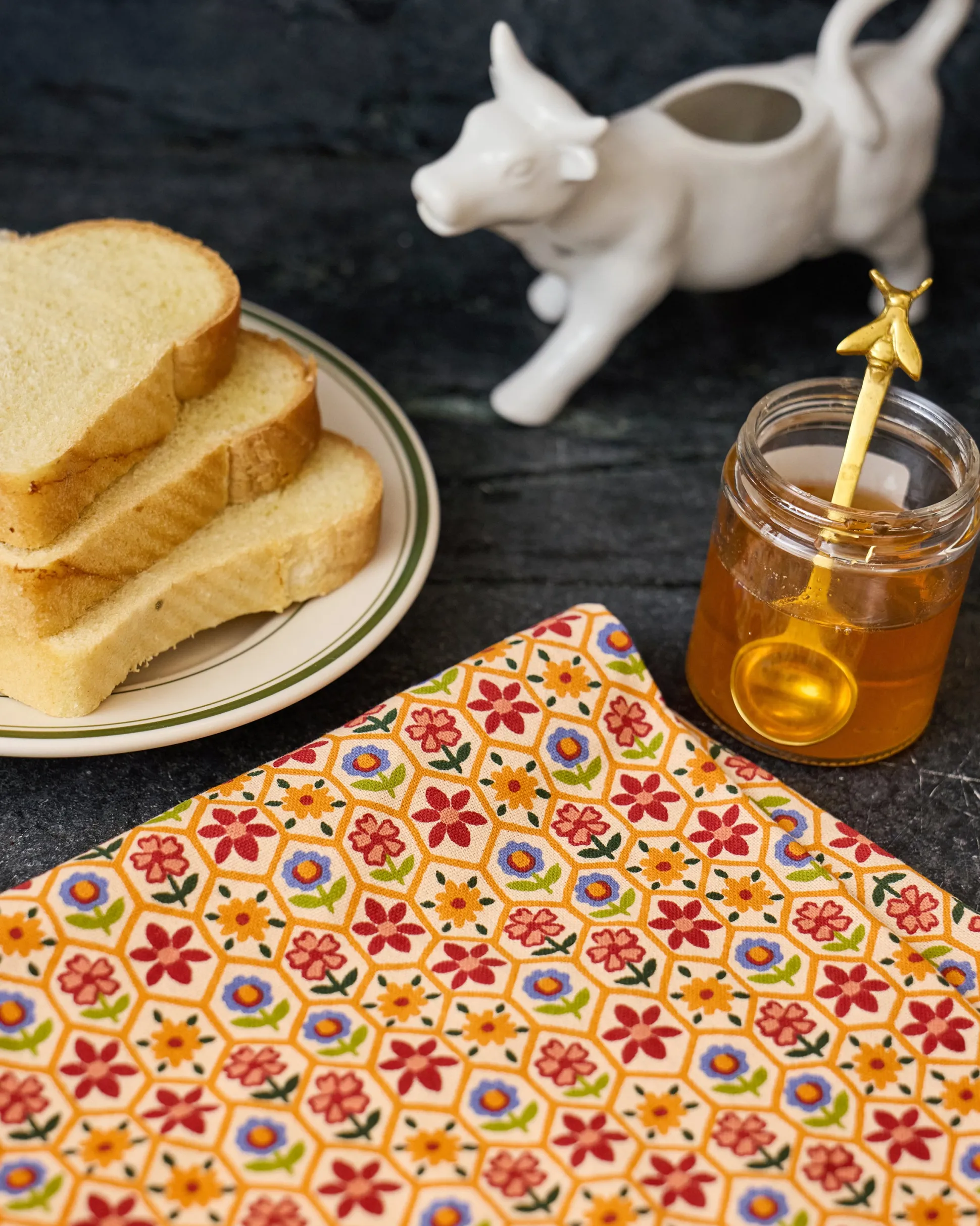 Set of 2 Tea Towels in Bee Tapestry