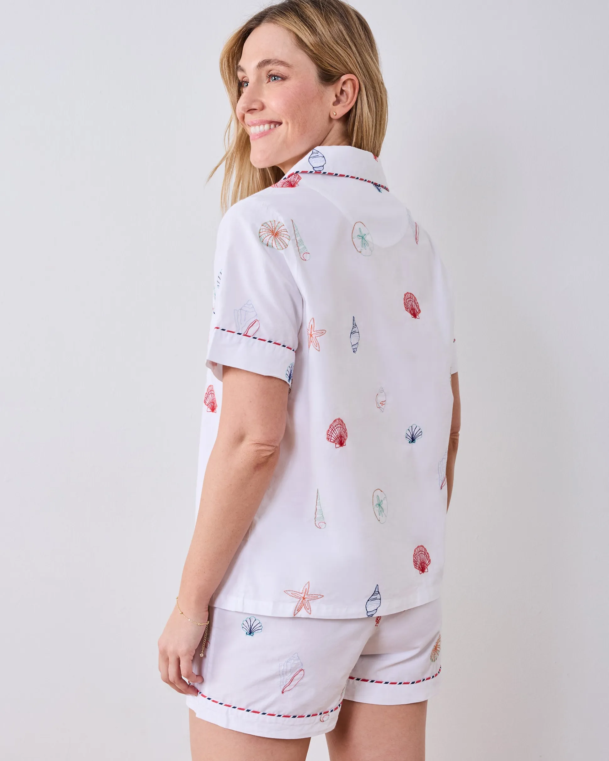 Short PJ Set in Embroidered Shells