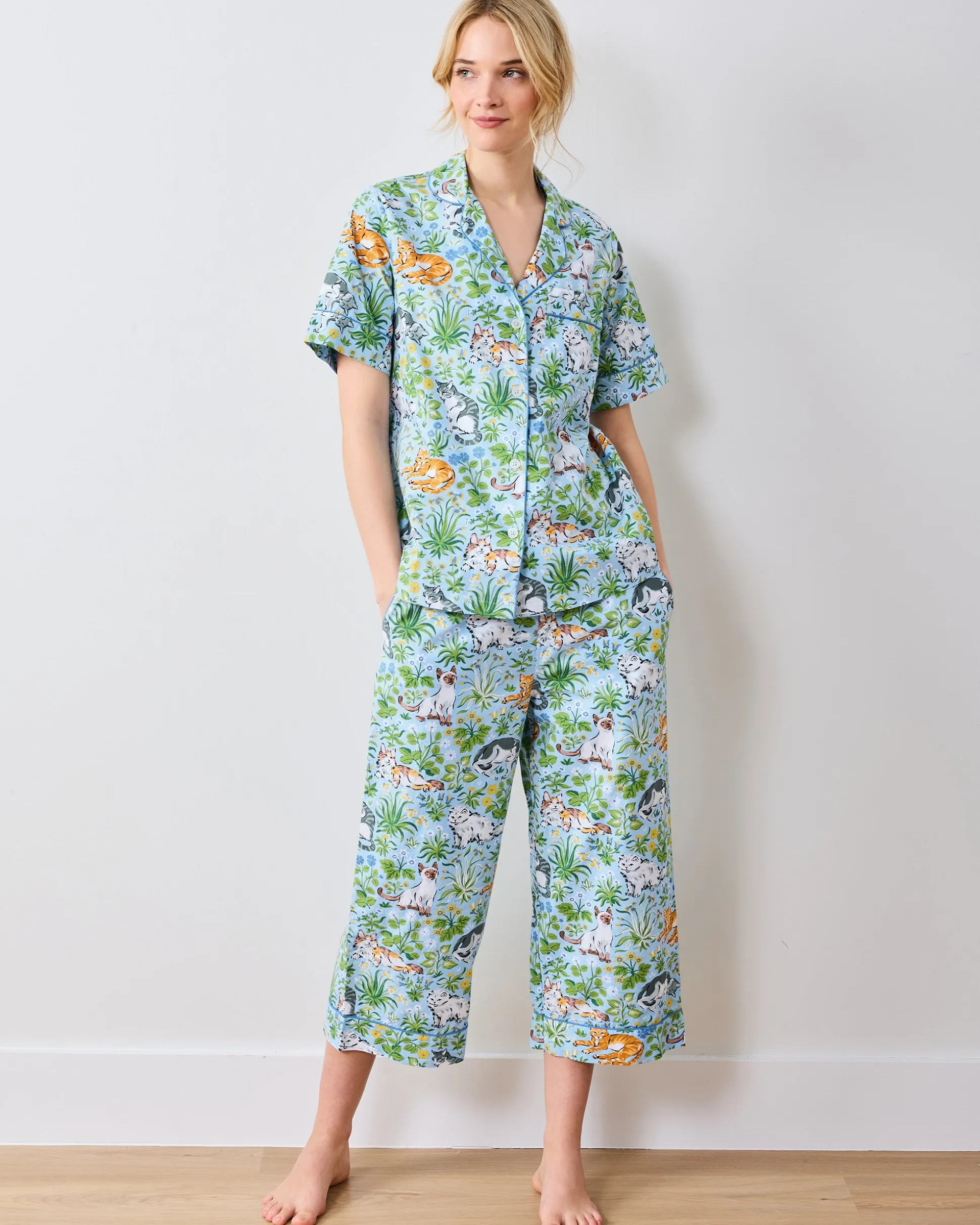 Short Sleeve Top & Cropped Pants Set in Must Love Cats