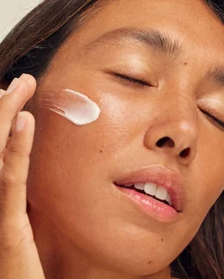 SPF30 Daily Moisturizing Face Sunscreen in Orange