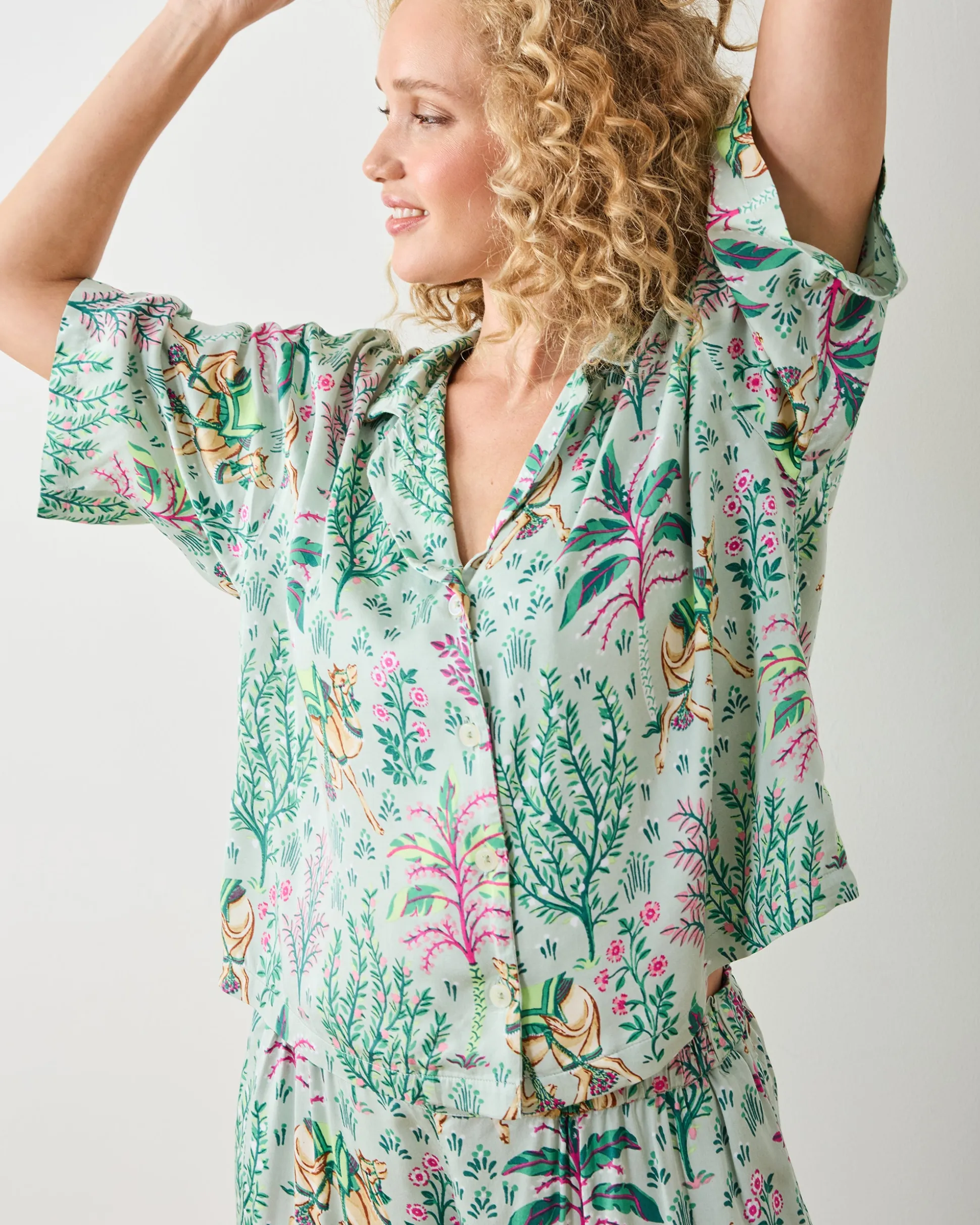 Tall Eco Satin Wildest Dreams Set in Camel's Courtyard