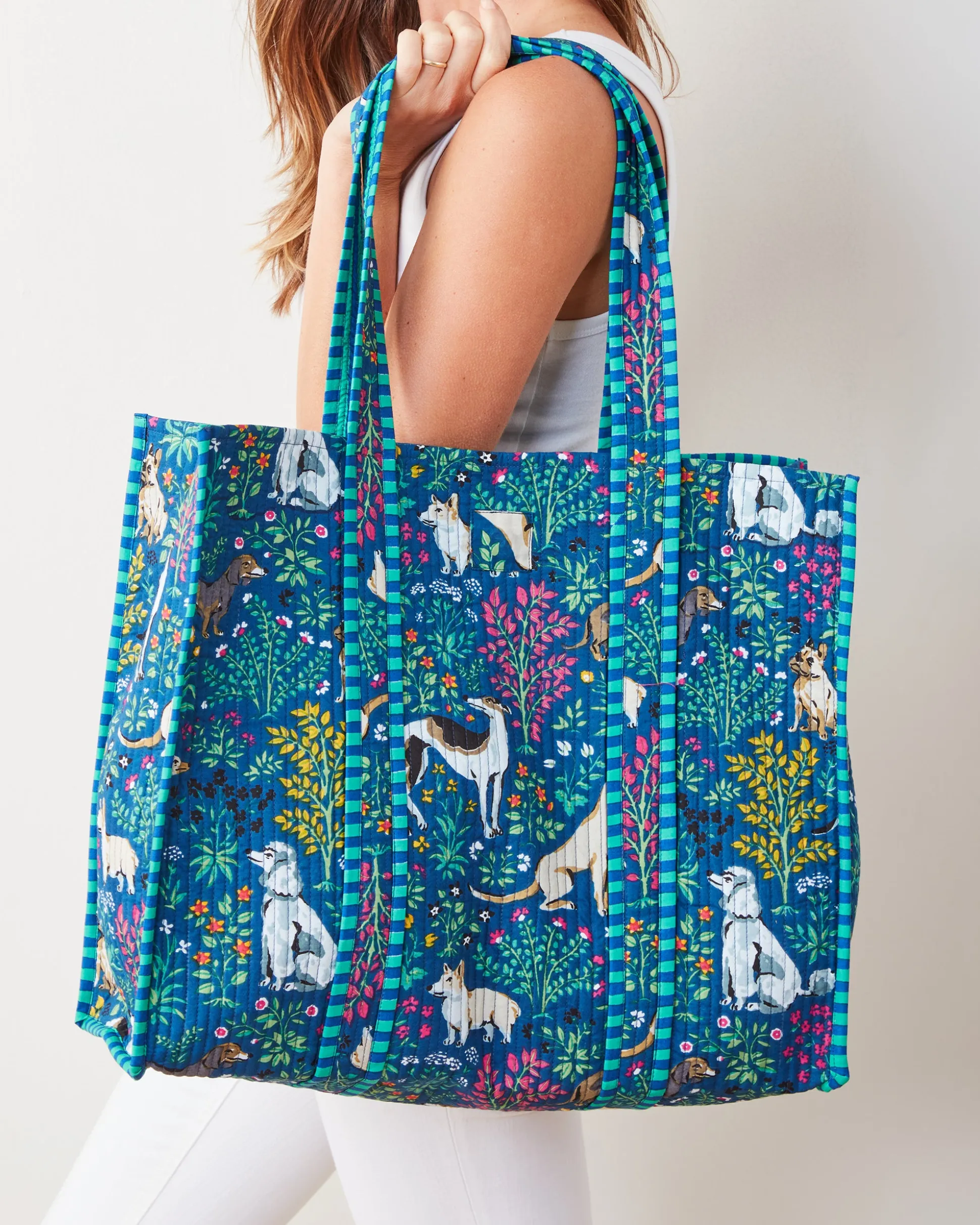 The Traveler Tote in Must Love Dogs