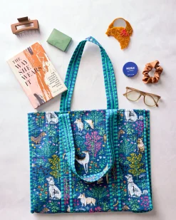 The Traveler Tote in Must Love Dogs