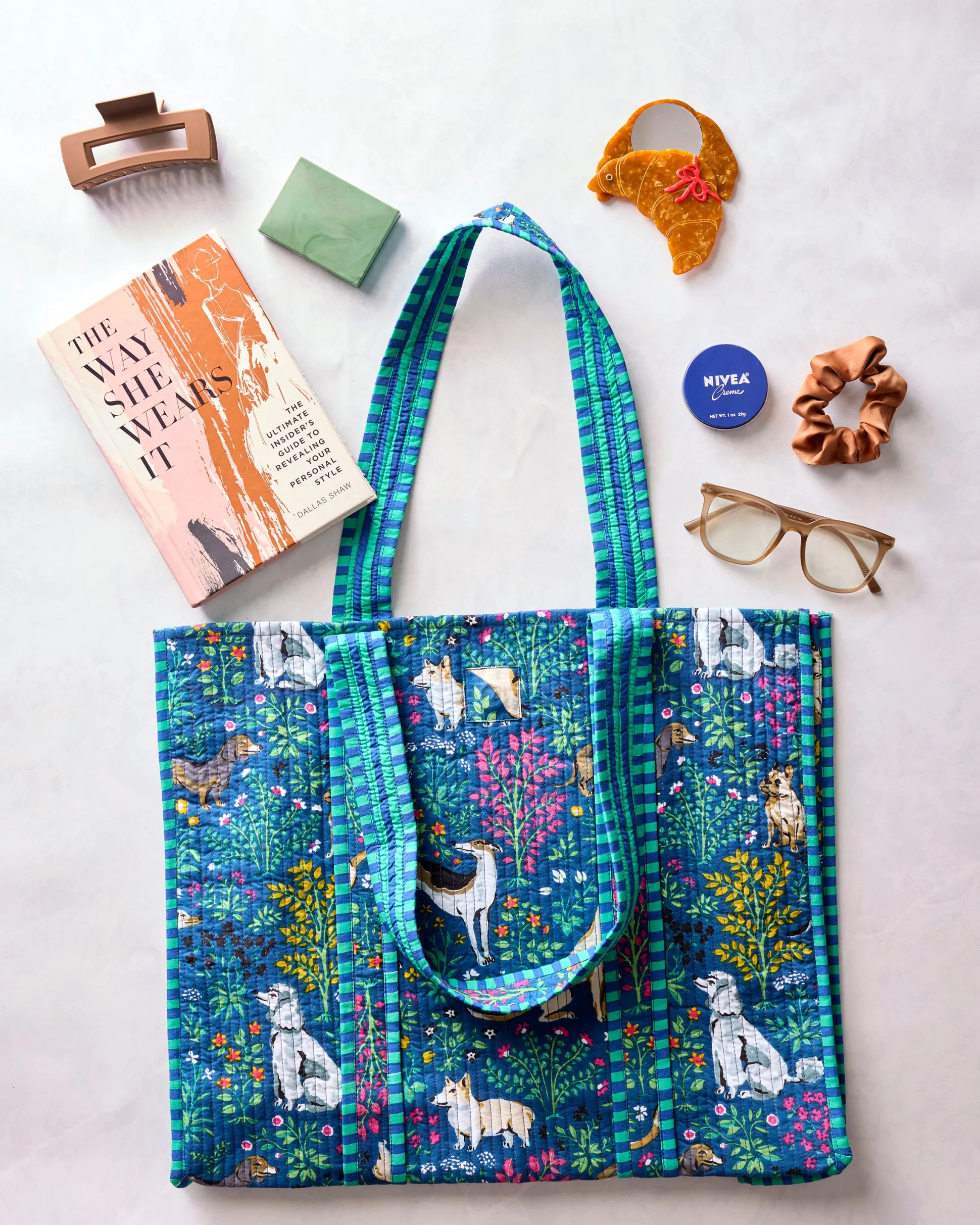 The Traveler Tote in Must Love Dogs