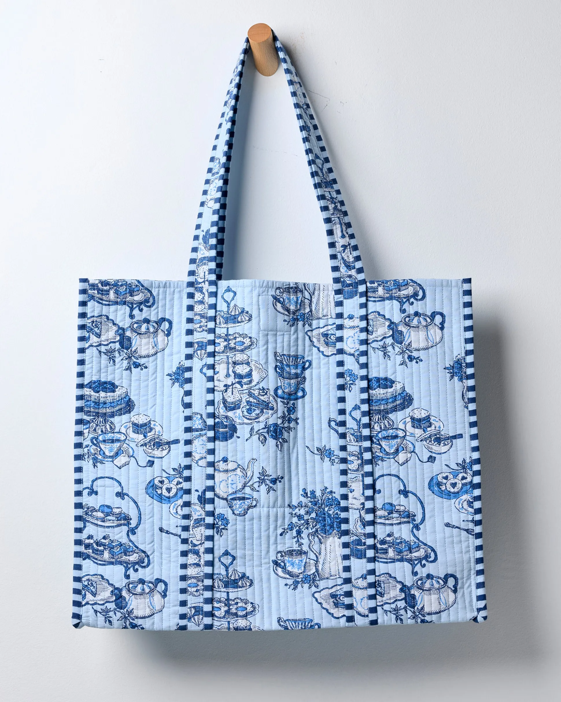 Traveler Tote in High Tea Toile