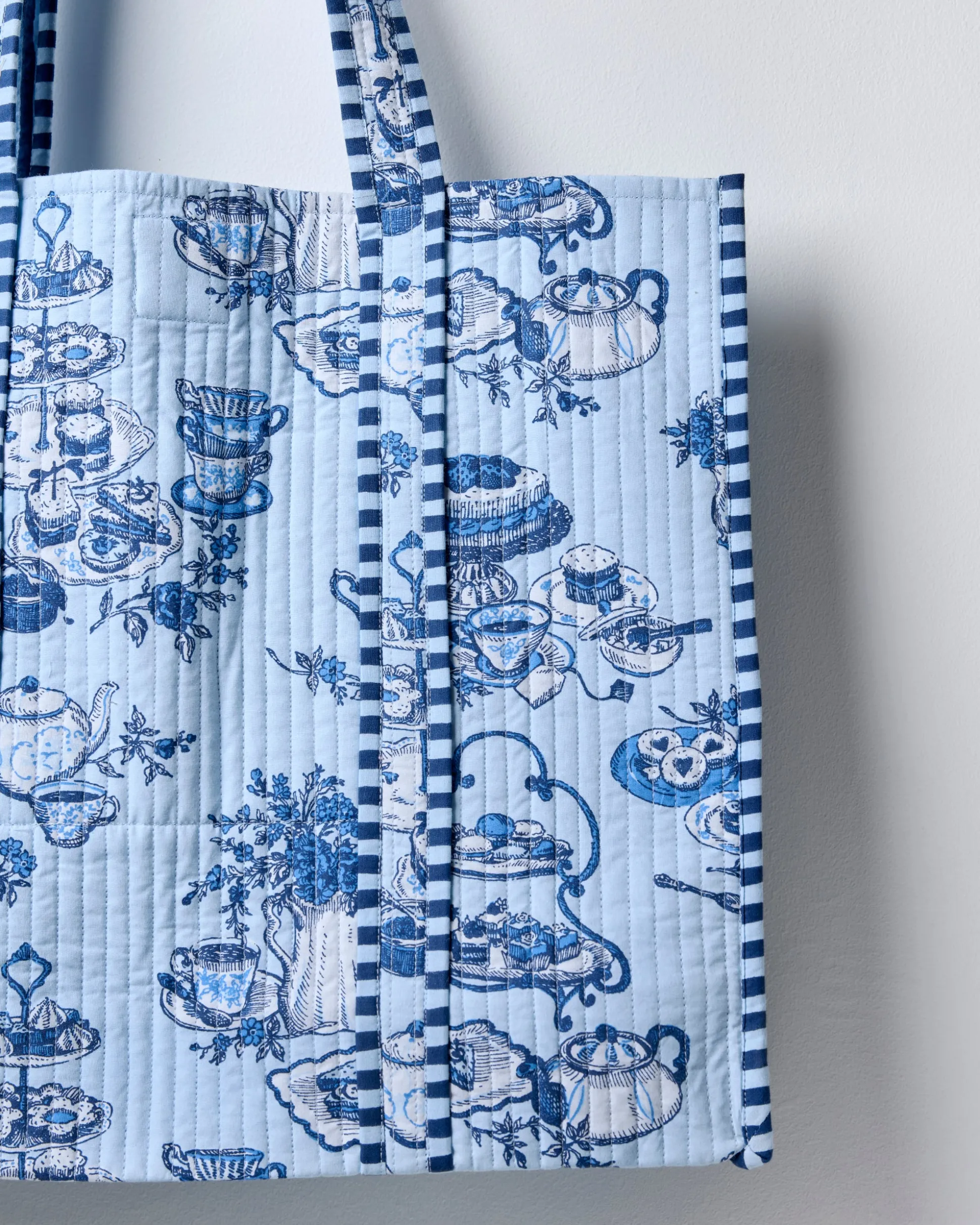 Traveler Tote in High Tea Toile