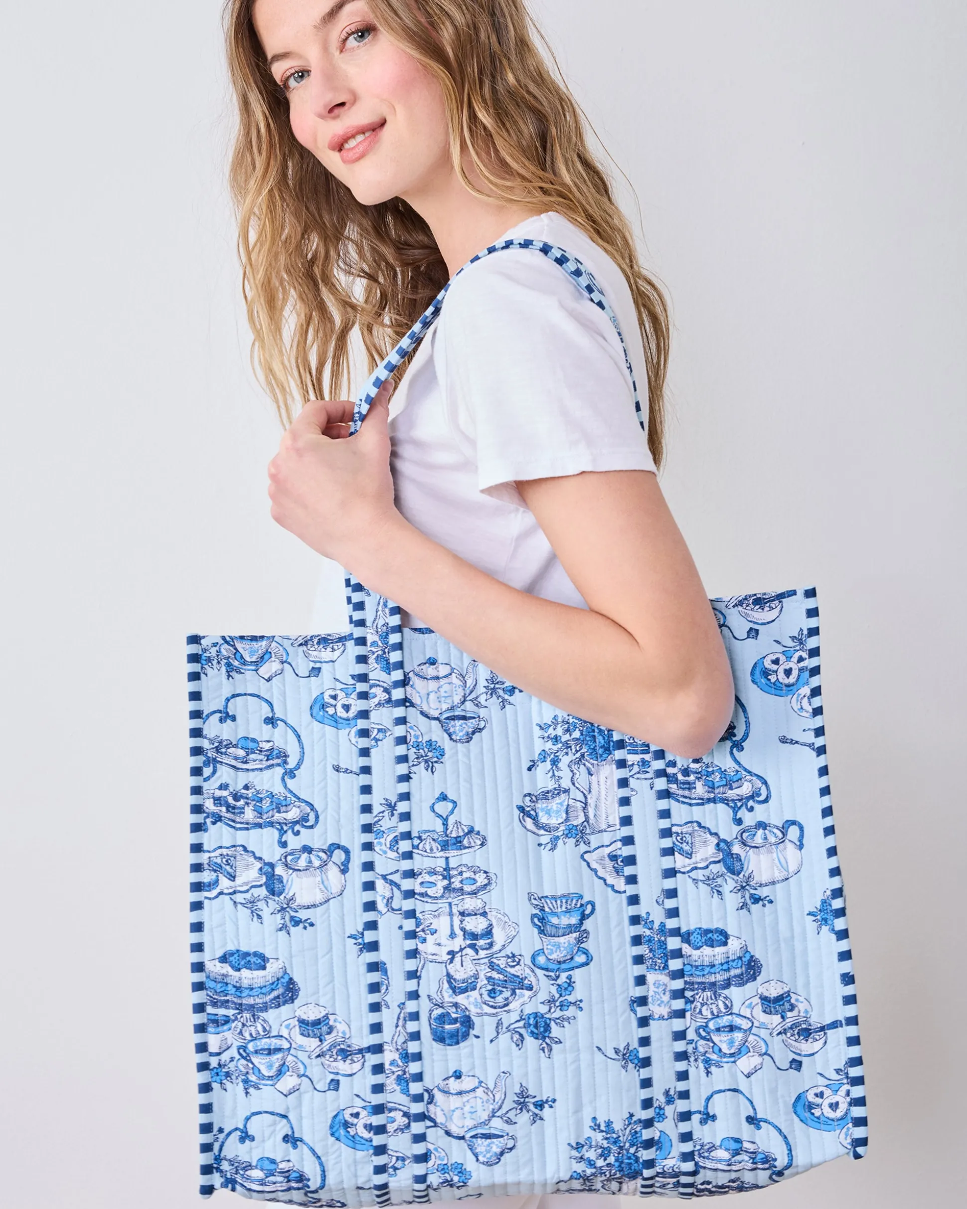 Traveler Tote in High Tea Toile